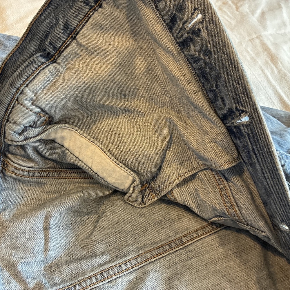 Gap Womens Denim Icon Jacket Medium Wash Blue Distressed Jean Jacket Small Model - Picture 7 of 16